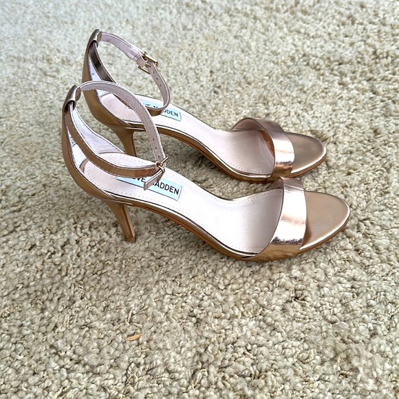 Steve Madden Sillly Sandals, Rose Gold Metallic size 6.5 - Picture 1 of 7